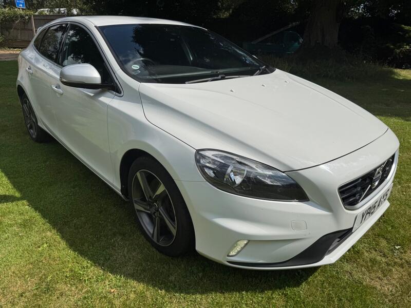 VOLVO V40 2.0 R-Design D4